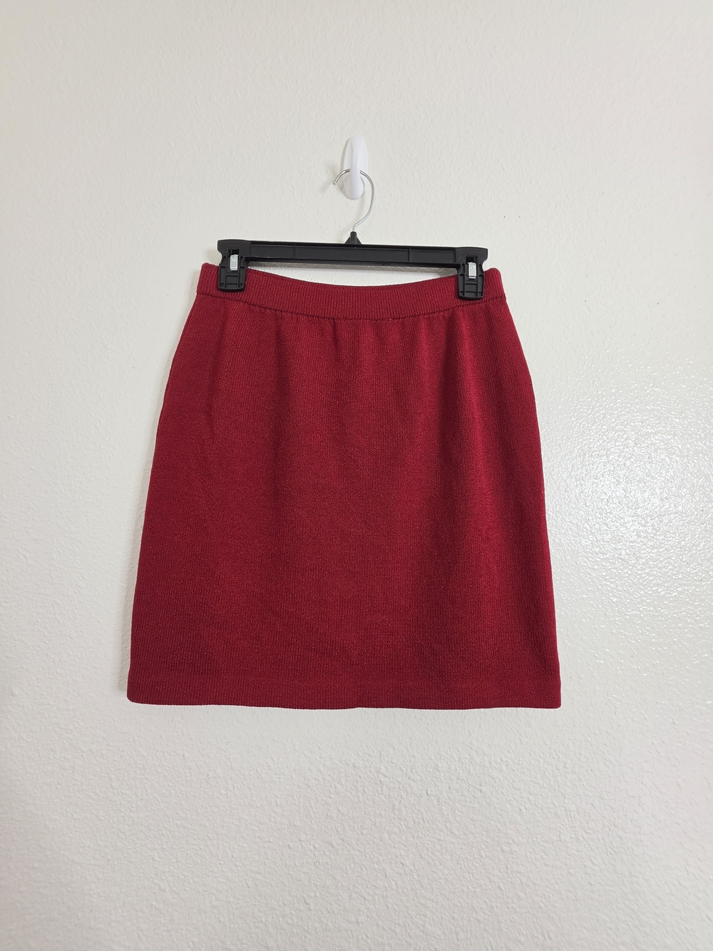 St John Collection Marie Gray Red Santana Knit Pull On Skirt Size 4 Made in USA
